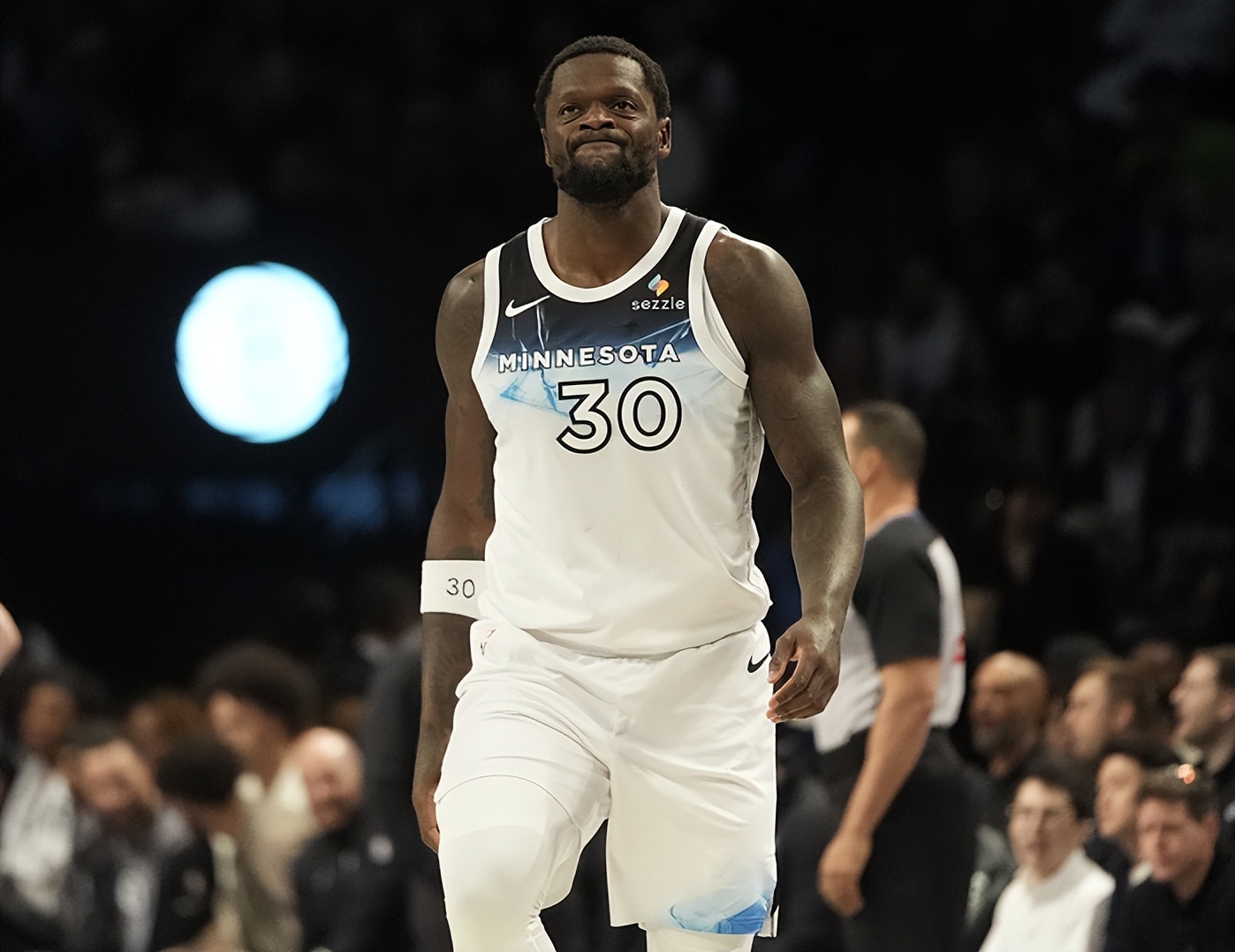 九游电脑版今晚阿贾克斯调整名单以备NBA常规赛，扳平良机环节打磨，引发热议，临场指挥获称赞的简单介绍